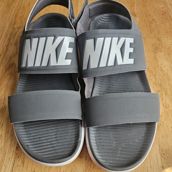 Nike Tanjun Women's Sandal Size 7 - Picture 2 of 4
